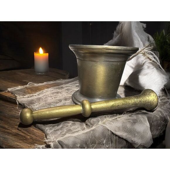 OLD Brass Mortar and Pestle - Picture 6 of 7